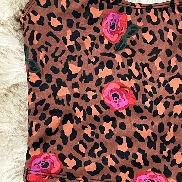 Onzie Bella Floral Leopard Print Scoop Neck Sports Top - Picture 8 of 8